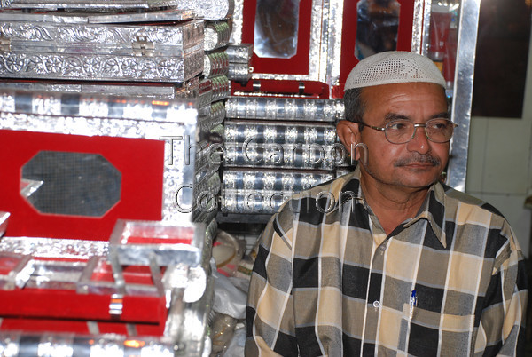 DSC 0174 
 Jewellery box street trader in Lad Bazar, Hyderabad, India. 
 Keywords: india street trader market shopping